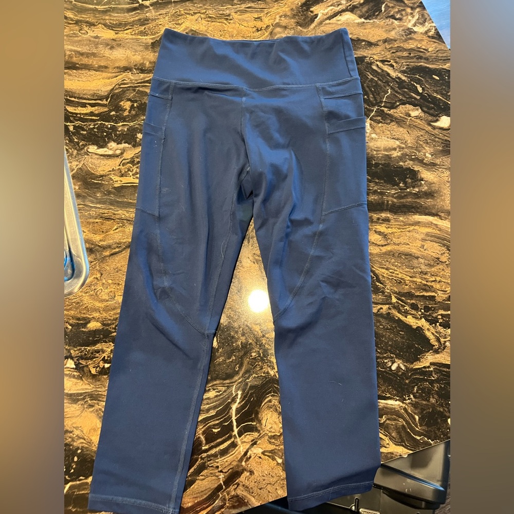 Cropped navy Zyia leggings size 4